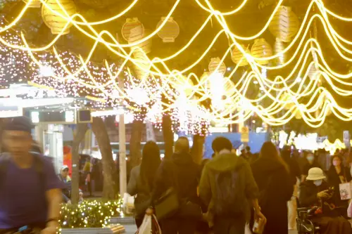 ▲台北燈節中西門燈區的6條「城市光廊」的燈已點上。（圖／記者李政龍攝）