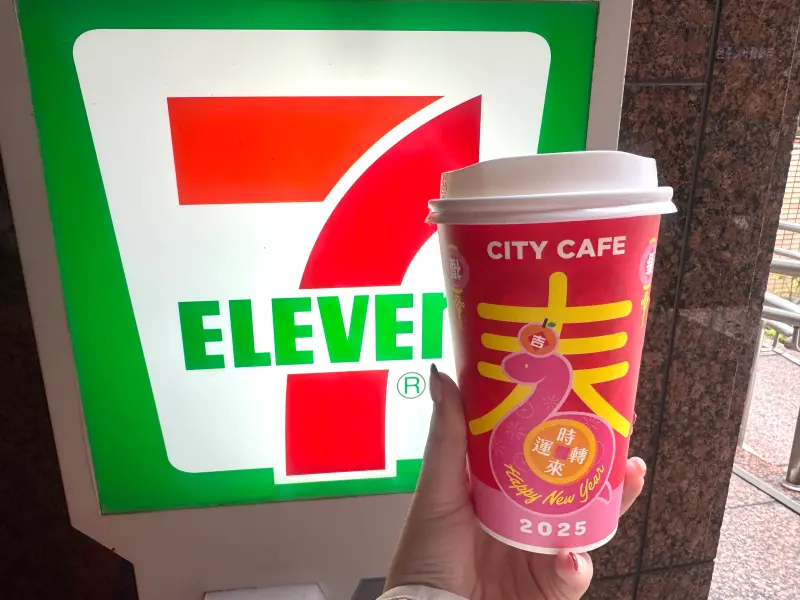 今起美式、拿鐵買一送一！7-11寄杯咖啡買4送4　春節四大超商優惠