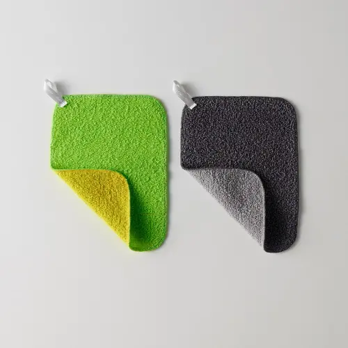 ▲HOLA MARNA 兩用水垢清潔巾，同用不用清潔劑，沾溼就能輕鬆清除水垢、茶垢。（圖／HOLA官網）