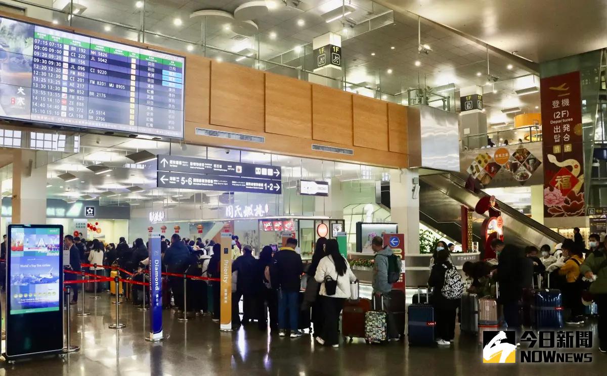 ▲受到午後雷雨襲擊，松山機場可能部分班機會延誤。（圖／記者李政龍攝）