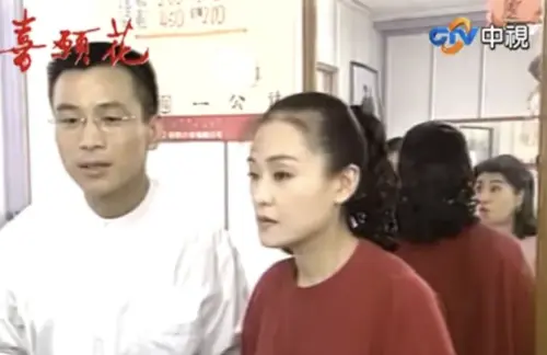 ▲王淑娟（右）除了要賺錢養沒用的老公外，在家裡還要受盡婆婆冷嘲熱諷。（圖／翻攝自中天戲劇臉書）