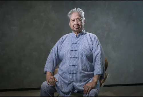 73歲洪金寶被拍到坐輪椅孤單去買菜!否認晚景淒涼 自爆是樂趣