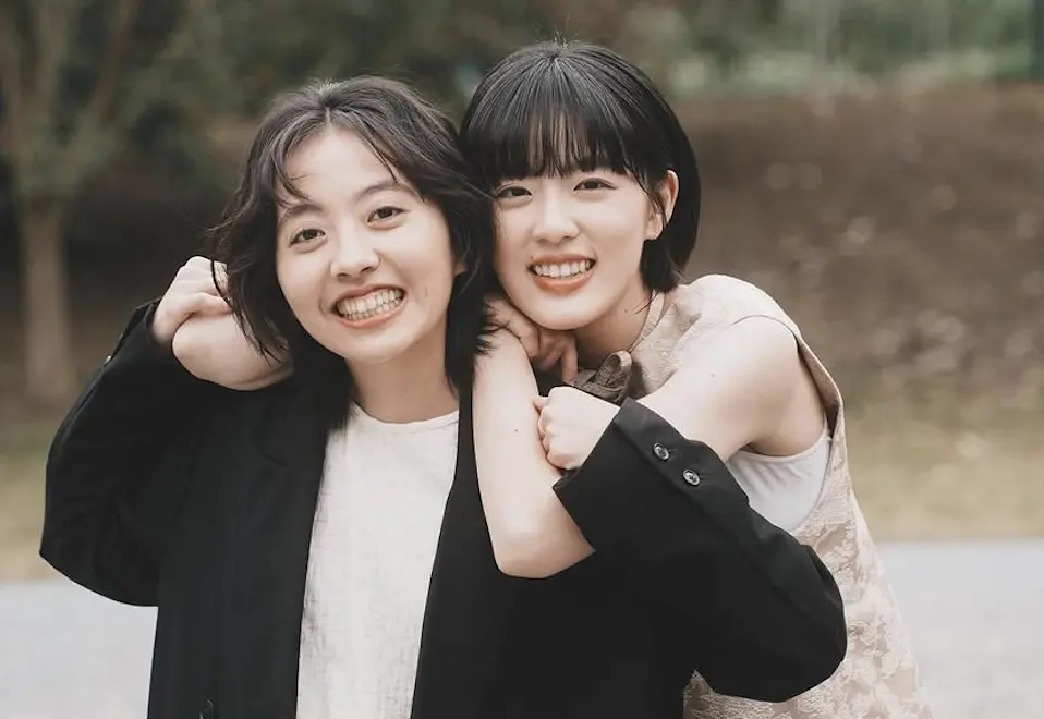 ▲王彥蘋（左）、鄧筠熹（右）同步在社群平台上宣布結婚，兩人還因為少女時代的隊長太妍（SM正名：泰妍）結下緣分。（圖／翻攝自王彥蘋 IG）