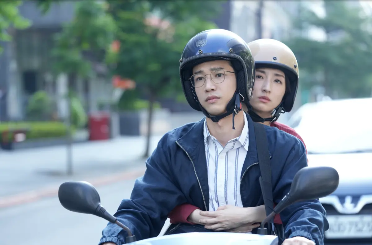 ▲《童話故事下集》探討婚姻生活，由劉以豪（前）、柯佳嬿（後）主演，其中10金句看了讓人「人間請醒」，如果不喜歡愛情片，《死了一個娛樂女記者之後》在網路上也好評如潮。（圖／Netflix提供）