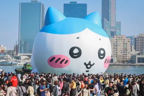 ▲高雄市流行音樂中心今天吸引15萬民眾到場，都是為了看吉伊卡哇。（圖／高雄市觀光局提供）