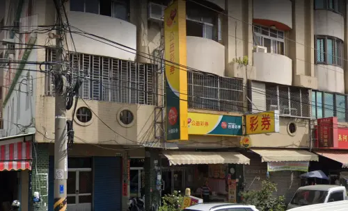 ▲臺中市烏日區烏日里新興路608號1樓的旺伯彩券行,在昨(24)日開出4.32億頭獎。(圖/翻攝GoogleMaps) ▲臺中市烏日區烏日里新興路608號1樓的旺伯彩券行,在昨(24)日開出4.32億頭獎。(圖/翻攝GoogleMaps)