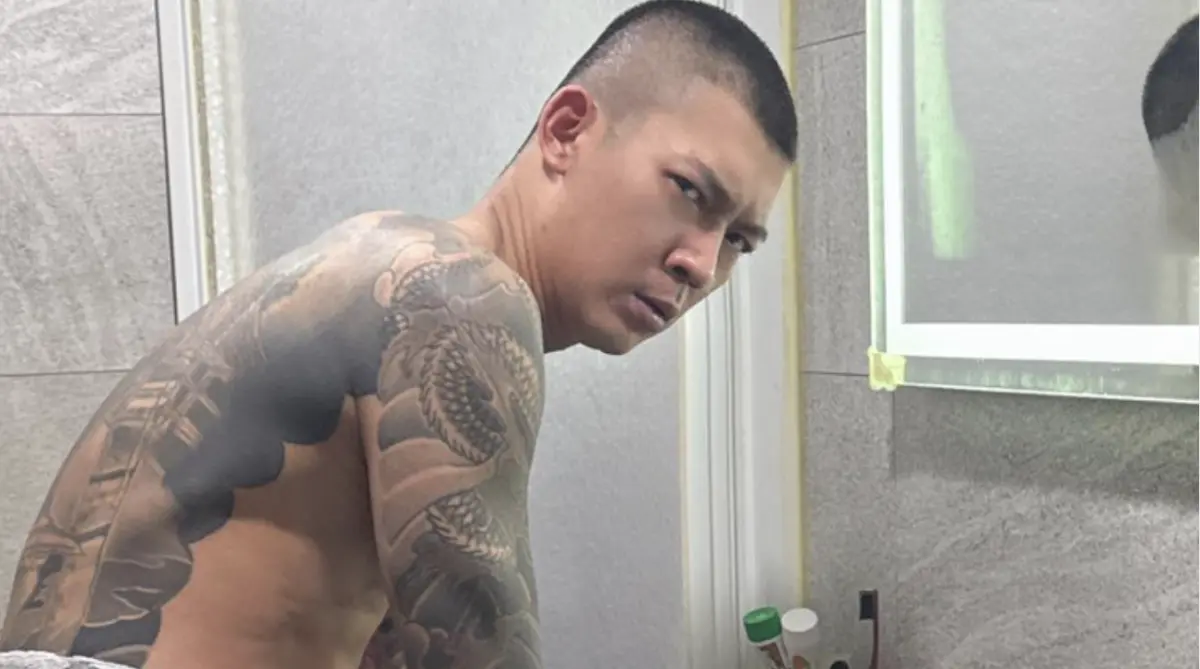 ▲今（25）日台南東山1小時連6地震全台狂晃！網紅鳳梨透露正在「上大號」，讓他不忍飆粗口；而歌手周湯豪人在南投正準備上台演出，有些慌張地秒發動態：「地震太大了吧！大家注意安全！」（圖／翻攝自鳳梨臉書）