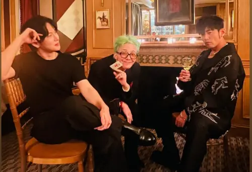 ▲《魷魚遊戲2》任時完（左起）、GD、周杰倫合體，照片嚇瘋全網。（圖／周杰倫IG）