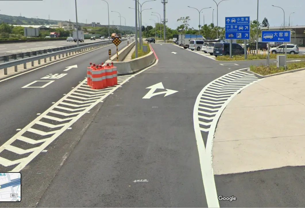 ▲楊梅休息站近期完成動線調整，反造成塞車引發用路人不滿，高公局將延長開放路肩時段因應。（圖／翻攝google map）