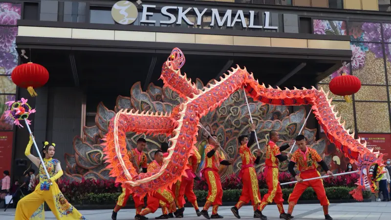 ▲初一到初五期間，義享時尚廣場以「蛇步青雲傳統藝陣」為主軸，規劃精彩展演及活動。（圖／義享時尚廣場提供）