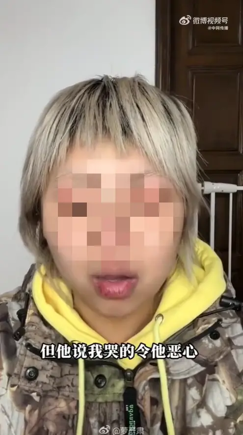 ▲與張大大合作的女員工落淚控訴，張男以各種形式對她施暴。（圖／翻攝自微博）