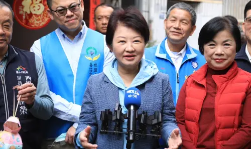 台中主燈超像文英阿姨!網友譏醜出新高度 盧秀燕笑回:很傳神 ▲盧秀燕笑說,網友用文英阿姨的蛇姬造型形容中台灣燈會主燈女媧,「我覺得很傳神」。(圖/台中市政府提供,2025.01.26)