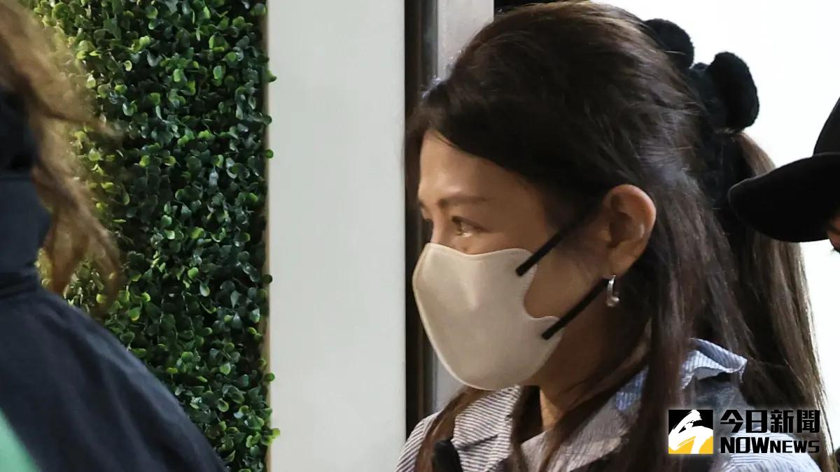 林葉亭爸爸走了!她現身殯儀館「哭倒兒子懷裡」 老媽媽要人攙扶 | 娛樂 | NOWnews今日新聞