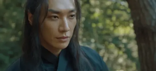 ▲▼陸星材（上圖）、金智勳在《鬼宮》造型。（圖／SBS Catch YouTube）