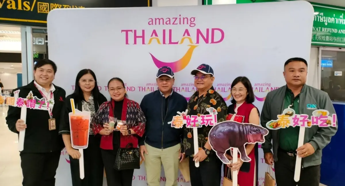 ▲泰觀局駐台北辦事處長親自到泰國清邁機場迎接台灣旅客。圖左二起為Miss Tharinee Somboon(Deputy executive director, East Asia region)、Miss Sarima Chindamat(Director of Taipei office)、Mr. Banyat Kalasuwan(Deputy Governor for Administration)、Mr. Somchai Chompoonoi(Executive director, Northern region)和Mrs. Patsalin Swetarat(Director of Chiang Mai office)。（圖／記者賴正琳攝於2025.01.25）