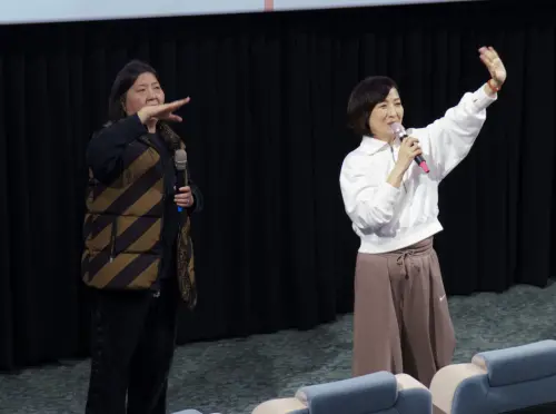 ▲寶媽（右）與邱瓈寬一起出席《交換禮物》映後，和全場觀眾分享自己的經驗與看法。（圖／台北双喜電影提供）