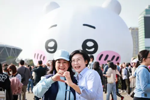 ▲林岱樺指出,高雄冬日遊樂園的特色,就是好天氣、好療癒、好生活!高雄港邊的天氣和煦,海風搭配日照,適合各國旅客來訪。(圖/立委林岱樺提供) ▲林岱樺指出,高雄冬日遊樂園的特色,就是好天氣、好療癒、好生活!高雄港邊的天氣和煦,海風搭配日照,適合各國旅客來訪。(圖/立委林岱樺提供)