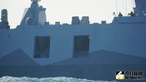 國軍春節加強戰備,海軍沱江級巡邏艦「萬江軍艦」緊急出港,雄三飛彈發射艙門準備開啟。(圖/記者呂炯昌攝) ▲國軍春節加強戰備,海軍沱江級巡邏艦「萬江軍艦」緊急出港,雄三飛彈發射艙門準備開啟。(圖/記者呂炯昌攝)