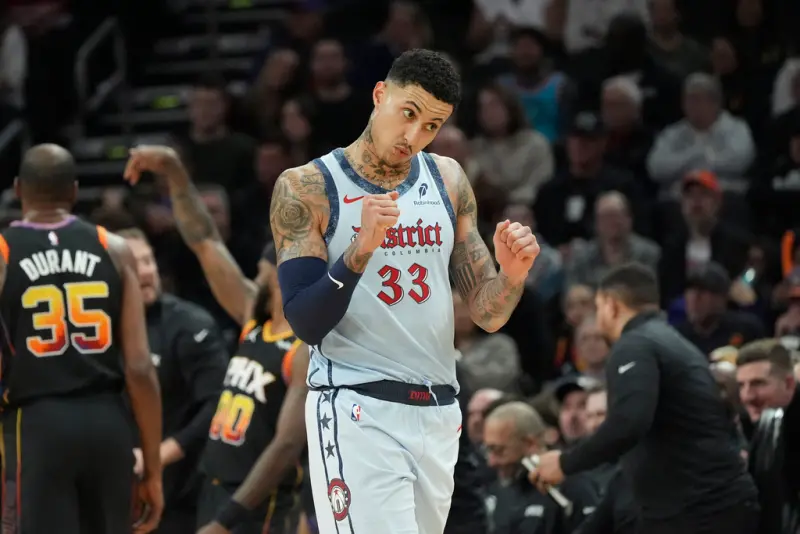 ▲華盛頓巫師昨（26）日不敵鳳凰城太陽後，吞下本季第38敗，但當家球星Kyle Kuzma砍下本季最高單場30分表現，賽後他也直言從今天起將做回自己。（圖／美聯社／達志影像）