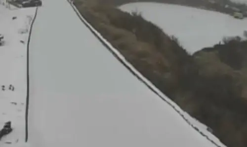 ▲宜蘭海拔高度1950公尺的思源埡口也降雪。（圖／翻攝畫面）