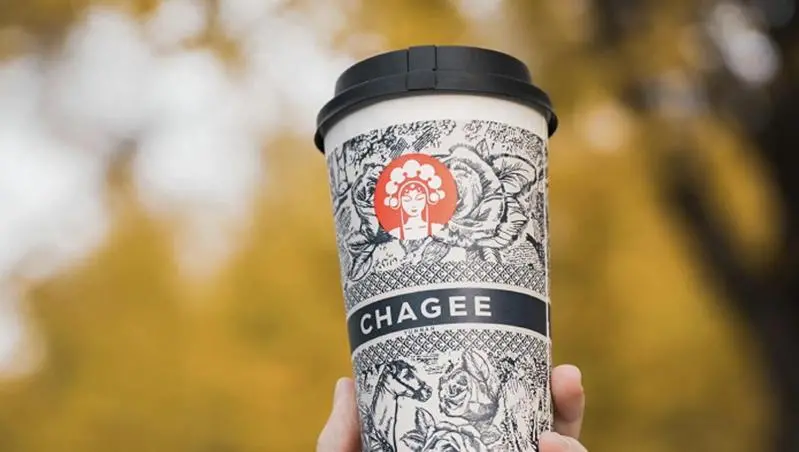 ▲中國當紅茶飲品牌「霸王茶姬」因在App地圖上顯示出九段線,遭越南和馬來西亞網友砲轟。(圖/翻攝自霸王茶姬官方微博)