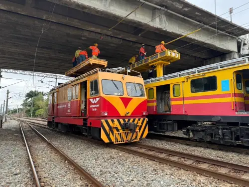 台鐵調車深夜出意外!疑天色昏暗+煞車距離太短釀禍 衝撞自強號
