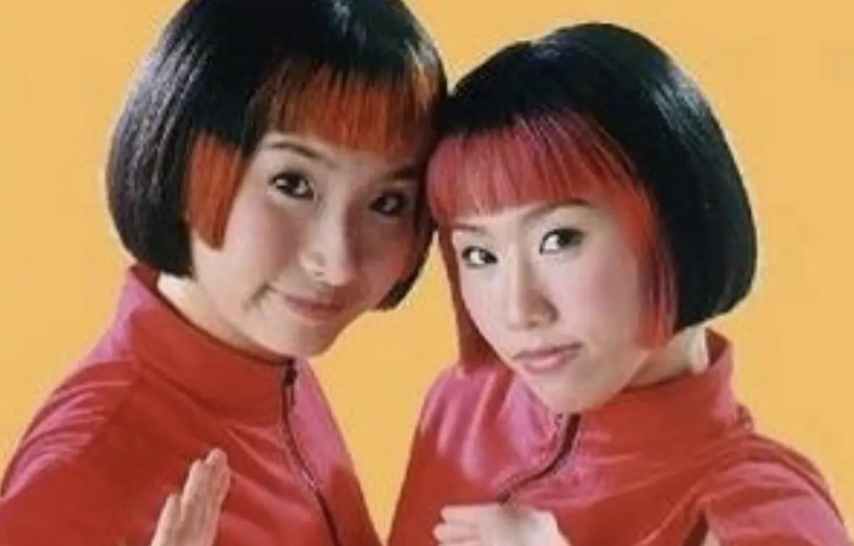 ▲中國娃娃由娃娃（左）和貝兒（右）組成，1999年以一首〈單眼皮女生〉爆紅，現在兩人一個經營餐酒館，一個則是皮拉提斯老師。（圖／資料照）