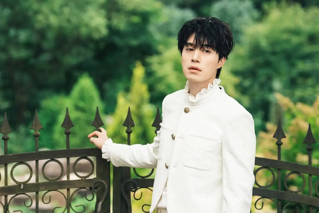 ▲李棟旭（如圖）在新劇《離婚保險》中，飾演離婚3次的保險業菁英，該劇搭檔李光洙、李主儐，《NOWnews今日新聞》整理3大亮點帶大家一次看。（圖／李棟旭IG）