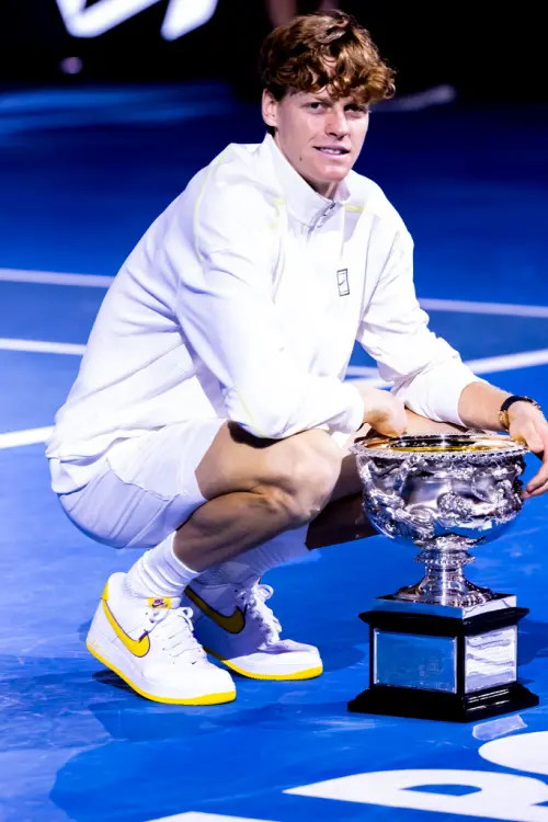 ▲澳洲網球公開賽剛剛落幕，Jannik Sinner擊敗德國名將Alexander Zverev ，衛冕男單冠軍。他在賽後悄悄地換上了一雙「Nike Air Force 1 Low Retro QS Bryant」，用自己獨特的方式來紀念Kobe。（圖／美聯社／達志影像）