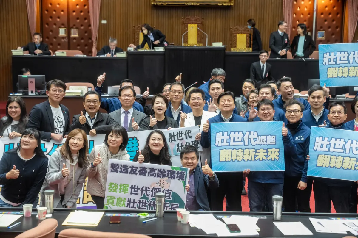 ▲立法院1月7日三讀通過《壯世代政策與產業促進法》，當時還沒爆出吳春城家族企業的商標權爭議。（圖／翻攝吳春城臉書）