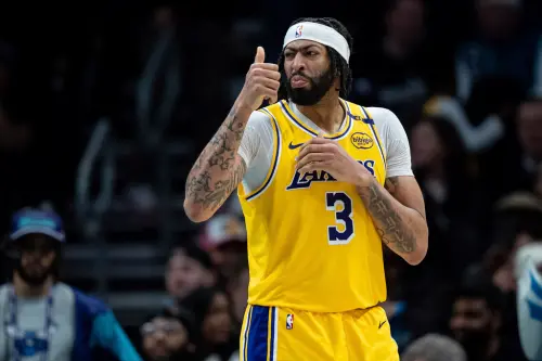 Anthony Davis全場爆砍42分、23籃板,2巷數據都寫本季新高,加上黃蜂球三弟LaMelo Ball上半場傷退,湖人終場便以112:107擊敗黃蜂。(圖/美聯社/達志影像) ▲Anthony Davis被交易至獨行俠,與Kyrie Irving組成辛雙星陣容。(圖/美聯社/達志影像)