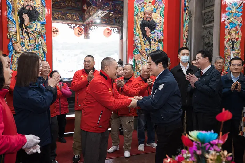 ▲賴清德27日慰勉「海巡署北部分署野柳漁港安檢所」。（圖／總統府提供）