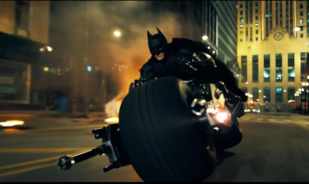 ▲備受21世紀觀眾喜愛的《黑暗騎士》，已好幾年未在台重映，將於國賓大戲院的60週年慈善影展中放映，還有《教父》等多部經典也會重現，令不少電影愛好者樂瘋，想要每部都看。（圖／摘自IMDb)