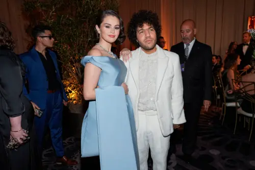 ▲席琳娜（左）與未婚夫班尼布蘭柯的感情仍甜蜜，恩愛身影令人羨慕。（圖／美聯社／達志影像）