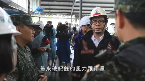 ▲陳其邁細數過去一年包含山陀兒颱風、凱米颱風帶來破紀錄的風力和雨量，大家都齊心齊力，讓高雄能在最短時間內恢復正常生活。(圖／高市府提供)