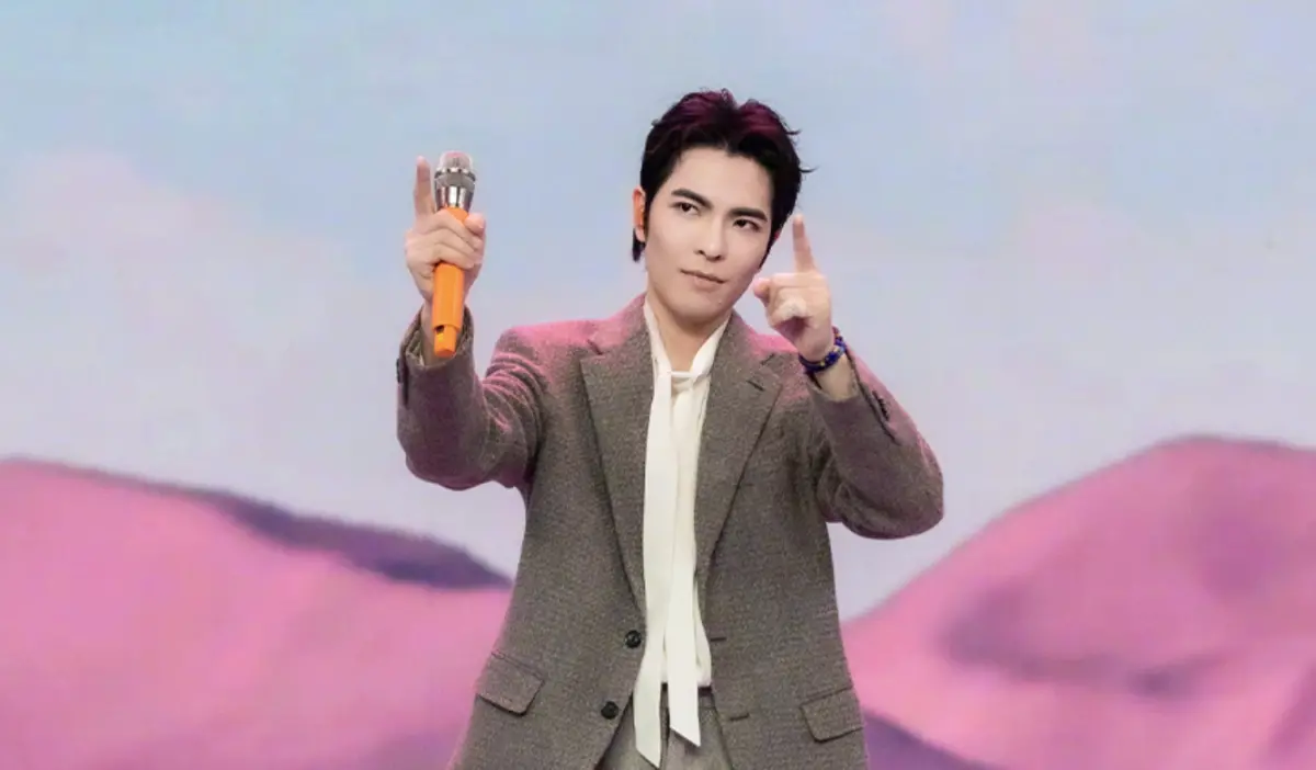 ▲央視春晚表演名單曝光，巨星包含蕭敬騰（如圖）、梁靜茹、蘇有朋、王菲、陳奕迅等等，蕭敬騰還將合體王一博共同演出。（圖／蕭敬騰微博）