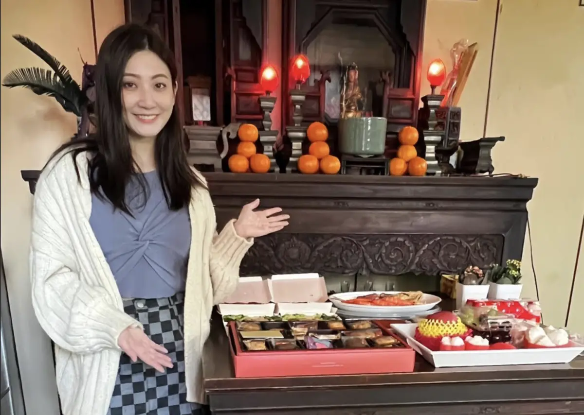 ▲林逸欣回台南家中過年，因為家裡的規矩，到現在她還能拿紅包，非常幸福。她也透露會包給爸媽16800，取「一路發」的諧音。（圖／鑫羽工作室提供）