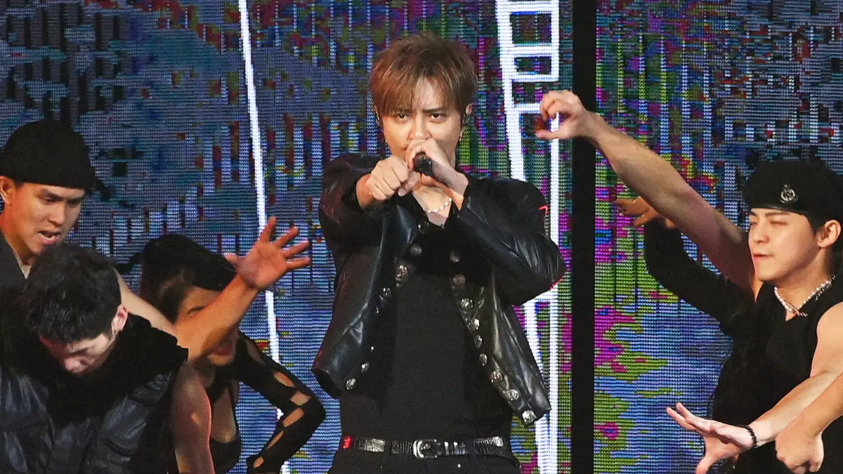 ▲羅志祥今（28）日登上《紅白藝能大賞》，在現場帶上30名舞者順利嗨翻全場，更豪氣加碼給粉絲的獎金加到6萬元，讓護理師粉絲1人爽拿。（圖／台視提供）