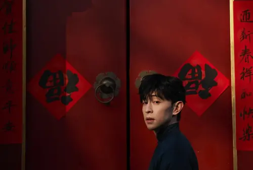 ▲▼鄧倫不再躲藏，坦蕩以正臉示人。（圖／鄧倫IG）