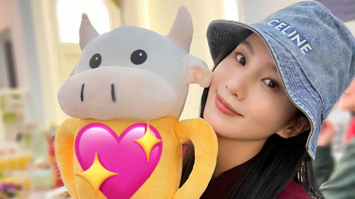 ▲劉詩詩（如圖）獨自露臉拜年，沒有和吳奇隆同框。（圖／劉詩詩、吳奇隆微博）