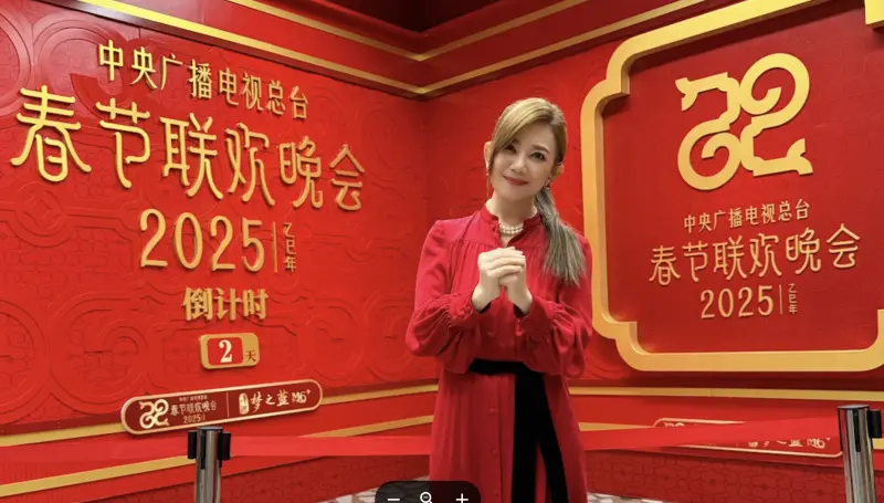 ▲梁靜茹首登央視春晚演唱原創歌曲，引起熱烈迴響，在歌舞類節目直播收視僅次於王菲，微博上亦有熱烈討論，她將自己和阿婆的親情用歌聲傳達出來，感動不少觀眾。（圖／超級圓頂提供）