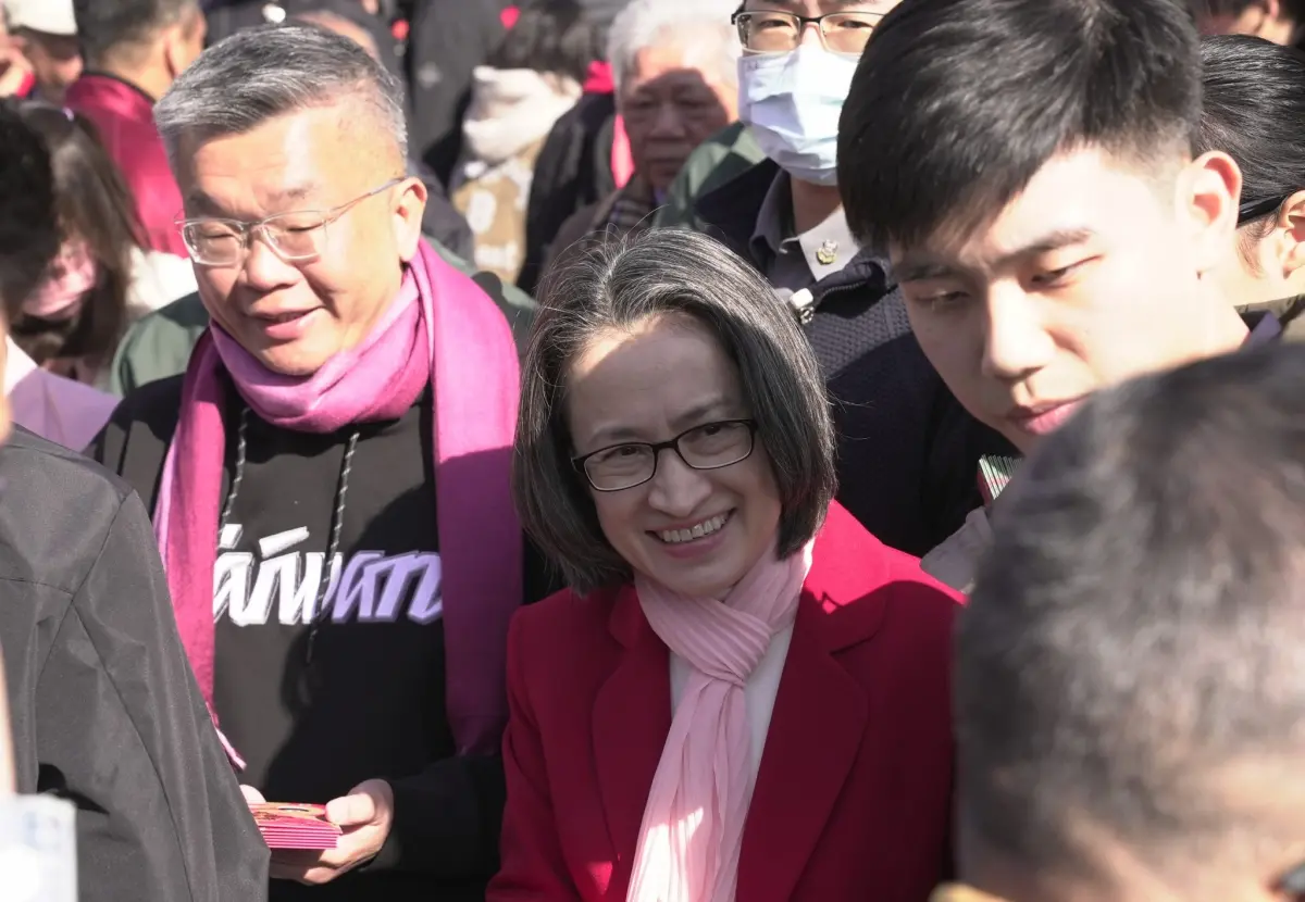 ▲中職會長蔡其昌和副總統蕭美琴今天合體送新春小紅包。（圖／蔡其昌提供，2025.01.29）