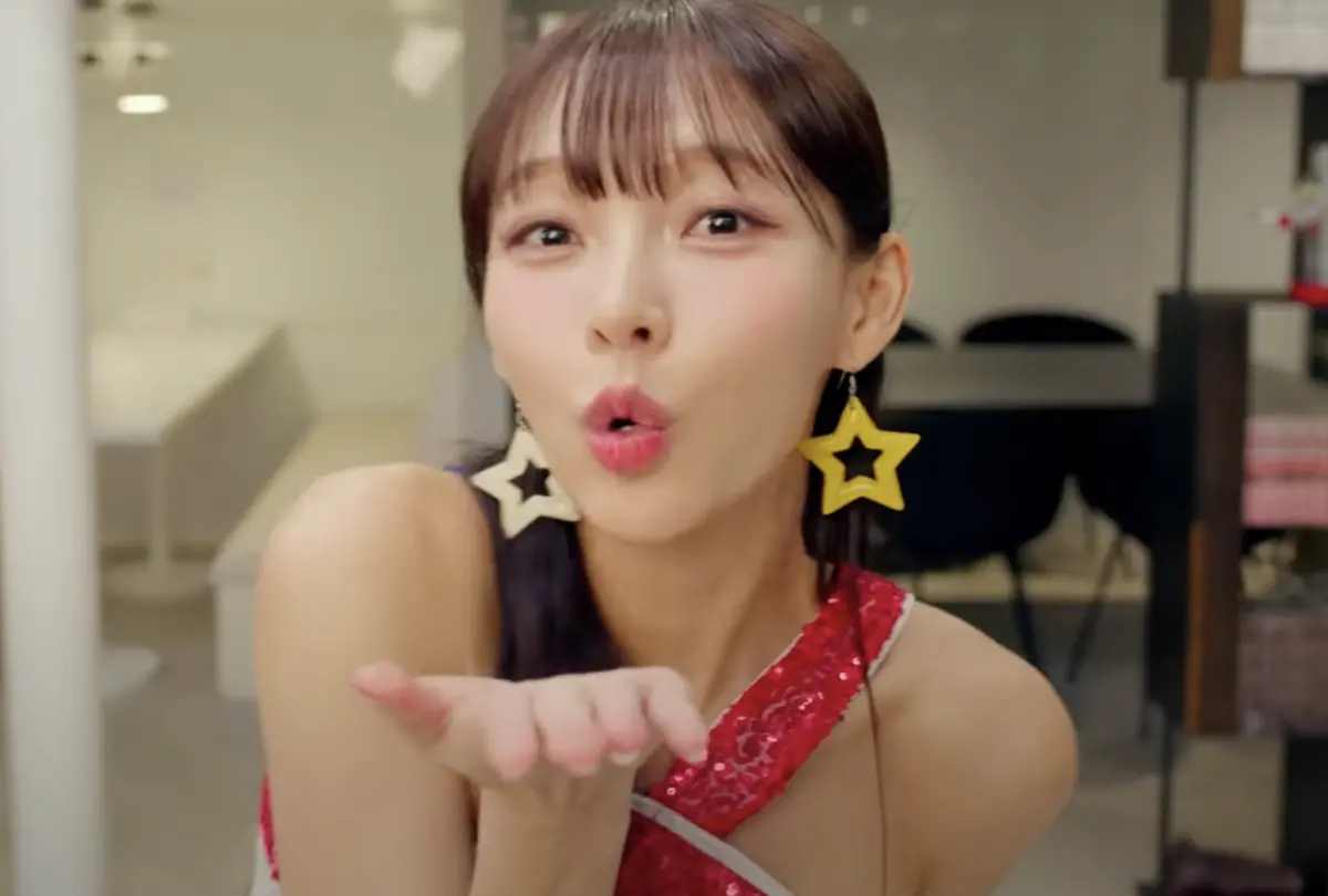 ▲林襄演出的香港賀歲片《麻雀女王追男仔》首日票房暫時不敵其他華人賀歲片，有成長的空間。中國賀歲片方面，首日竟是動畫《哪吒之魔童鬧海》領先周潤發、肖戰等大牌主演的新片。（圖／摘自YouTbe）