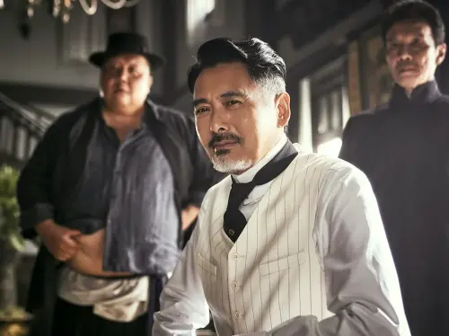 ▲周潤發(中)在《唐探1900》露臉,該片目前也暫居中國今年春節賀歲片首日票房亞軍。(圖/摘自hkmovie6) ▲周潤發(中)在《唐探1900》露臉,該片目前也暫居中國今年春節賀歲片首日票房亞軍。(圖/摘自hkmovie6)