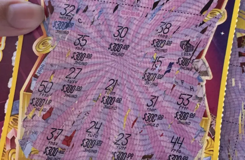 ▲原PO在垃圾桶撿到一張玩完的刮刮樂「鈔票一把抓」，覺得哪裡怪怪的，身邊的朋友也都看不出中獎金額，結局曝光竟爽賺4500元。（圖／翻攝自Threads）