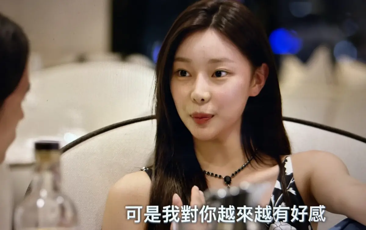 ▲《單身即地獄4》陸俊諝和時安（如圖）在天堂島太火辣，兩人蓋棉被共睡一張床，主持人虧陸俊諝「是頭野獸」。（圖／翻攝自Netflix）