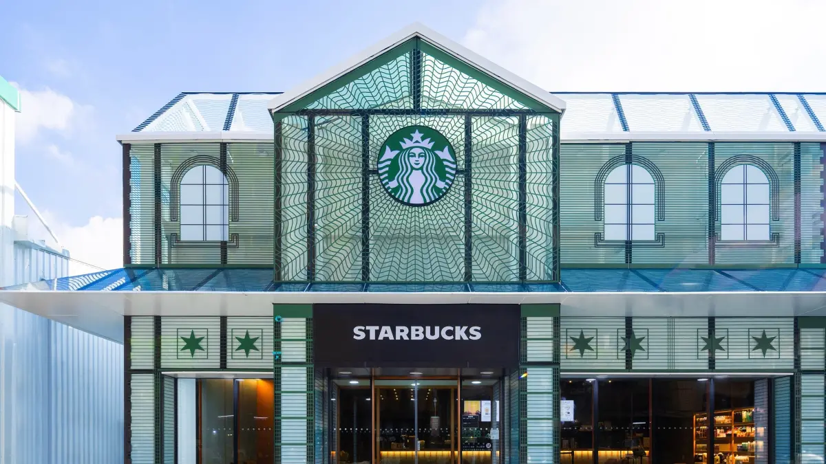 ▲過年春節連假出遊，星巴克推薦台南首府門市、康橋門市、湖美門市、文創門市，及嘉義新港門市數間「特色門市」走春，加碼新春揭開卡「星巴克買一送一」優惠菜單、春節營業時間一次整理。（圖／星巴克提供）