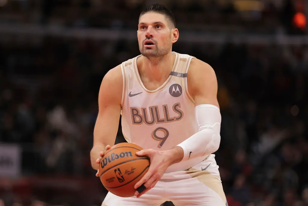 ▲過去幾周，芝加哥公牛隊中鋒Nikola Vucevic一直被認為是金州勇士隊在交易截止日前的首要目標。然而，隨著交易截止日進入最後一週，他在勇士隊心中的優先順位似乎正在下降。根據《The Athletic》報導，Vucevic目前僅是灣區的第二選擇。（圖／美聯社／達志影像）