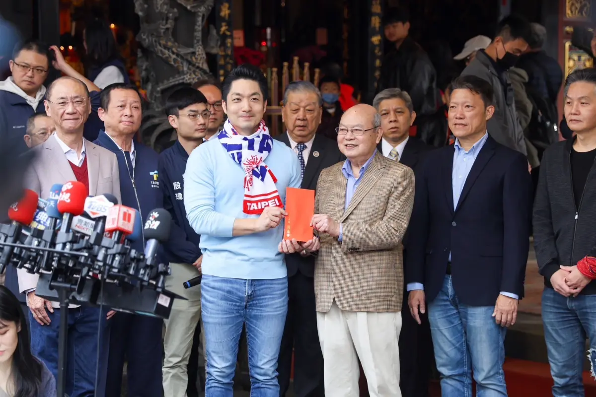 ▲大年初三，台北市長蔣萬安前往保安宮走春。（圖／北市府提供）