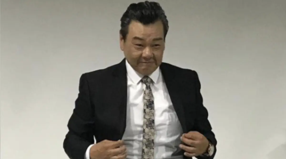 ▲《報告班長》張立威逝世享年56歲！生前最後身影「整個人暴瘦一大圈」，此外，他去年3月拍完的新戲《獅城山海》也預計今年播出，可惜如今人不在了，沒能看到自己最後1部作品。（圖／翻攝自張立威微博）